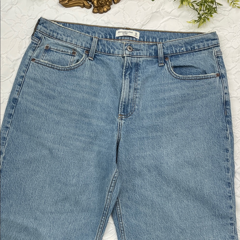 Abercrombie & Fitch The Baggy Low Rise Jeans - Picture 3 of 6